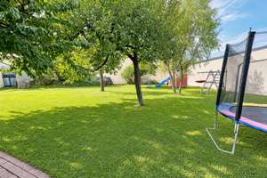 Einfamilienhaus mit großem Grundstück, Garten, vier Garagen und Nebengebäuden in Theres-Buch bei Haß – 97531 Theres – Vorschaubild 9