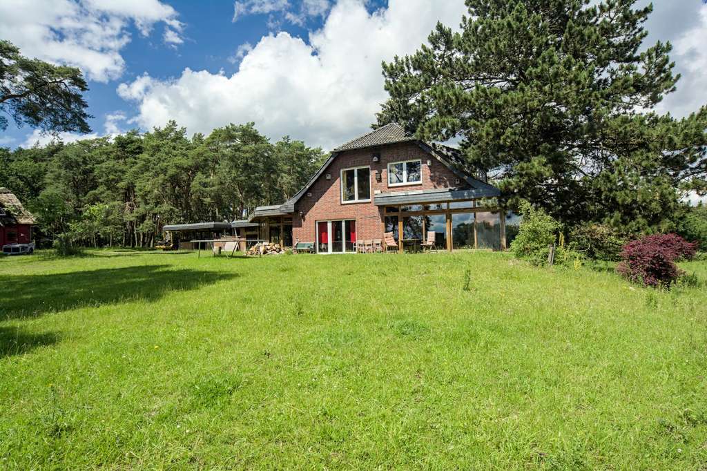 Immobilie in Groß Grönau - Landhaus auf 80 Hektar in Flusslage - Bild 1