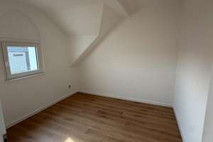 Wohnliche Dachgeschosswohnung nach Sanierung ab sofort verfügbar! – Schwabenstraße 15, 47169 Marxloh, Duisburg – Vorschaubild 3