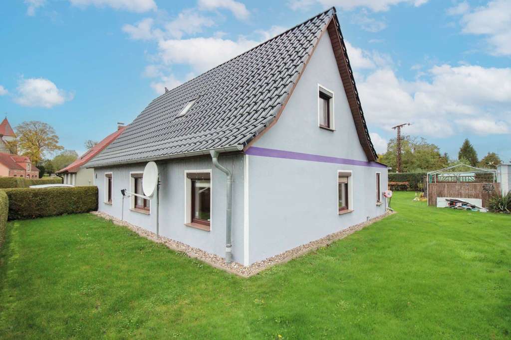 Immobilie in Süderholz - Renovierungsbedürftiges Einfamilienhaus mit Garten, Garage und 2 Freistellplätzen in Klein Rakow - Bild 0