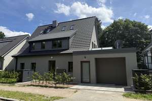 Erstbezug nach Kernsanierung auf Neubauniveau - Zweifamilienhaus in gefragter Lage von Fuhlsbüttel