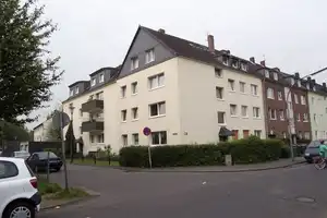 Kernsanierte 2-Zimmer-Dachgeschosswohnung in Köln Höhenberg – Nürnberger Straße 8, 51103 Köln – Vorschaubild 1