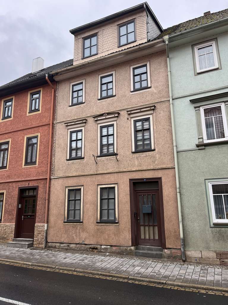 Gepflegtes, sukzessive modernisiertes RMH mit uneinsehbarem Hofgrundstück, Scheune, Garage/Werkstatt