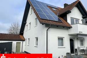 Top gepflegte Doppelhaushälfte mit Doppelgarage in Siegenburg  – Die vollständige Adresse der Immobilie erhältst du vom Anbieter., 93354 Siegenburg – Vorschaubild 1