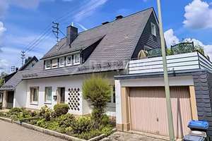 MEHRFAMILIENHAUS (3 WE) MIT 2 GARAGEN | WEIDENAUER-GIERSBERG – Die vollständige Adresse der Immobilie erhältst du vom Anbieter., 57076 Weidenau, Siegen – Vorschaubild 2