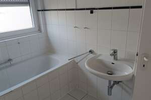 Helle 4-Zimmer-Wohnung mit Balkon in ruhiger Lage von Leverkusen-Opladen – Befristet bis 03/2027 – Die vollständige Adresse der Immobilie erhältst du vom Anbieter., 51379 Opladen, Leverkusen – Vorschaubild 5