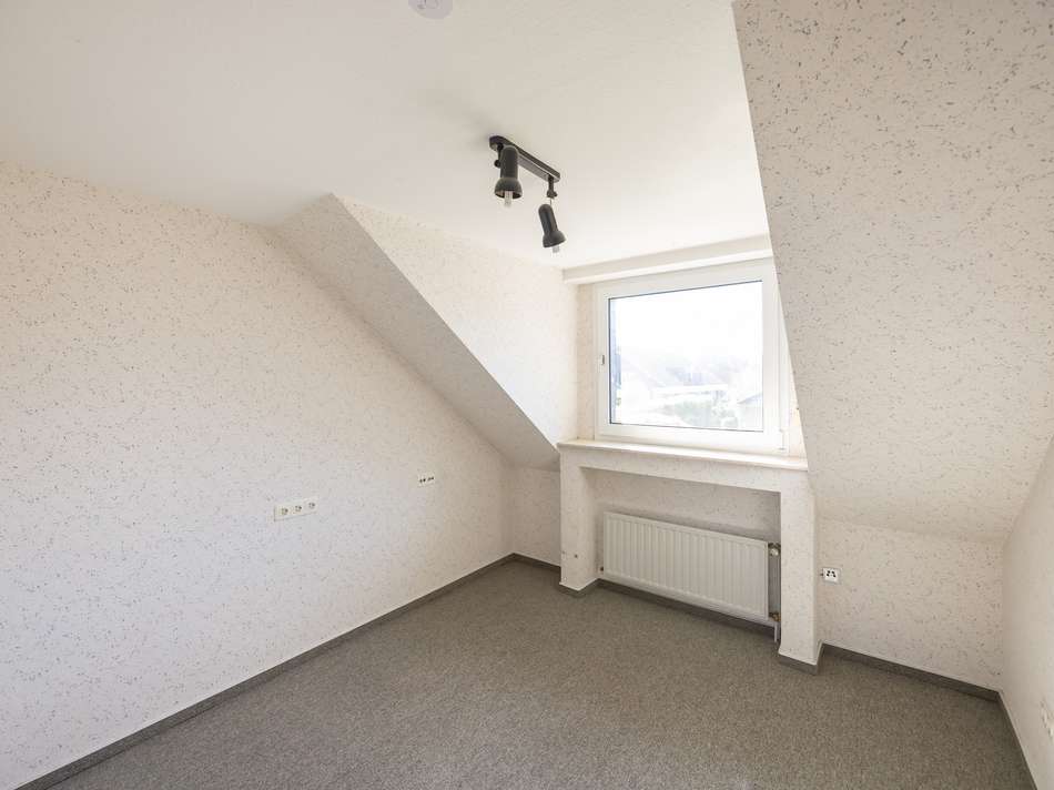 Schlafzimmer (DG)