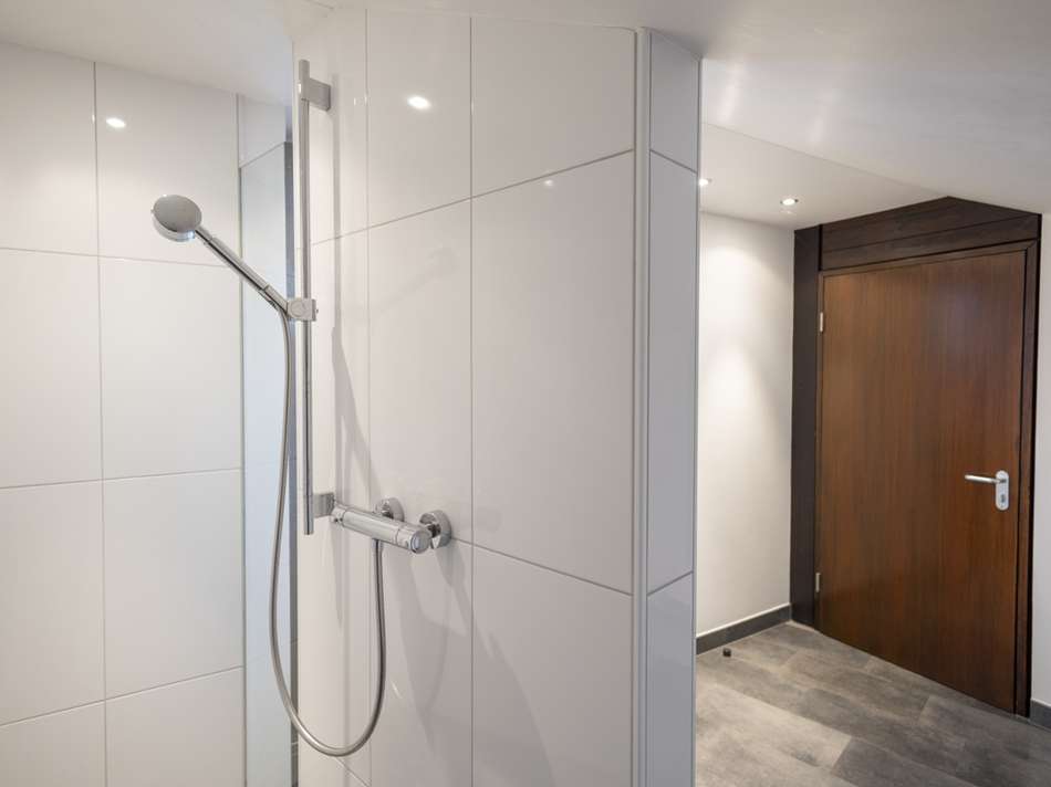Badezimmer im DG