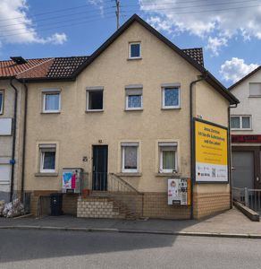 Vollvermietetes Reiheneckhaus mit über 11% Rendite - Gewölbekeller & 2 Nebengebäuden in Kuchen