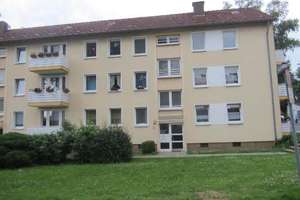 geräumige, sanierte 2,5-Zimmer-Wohnung im EG