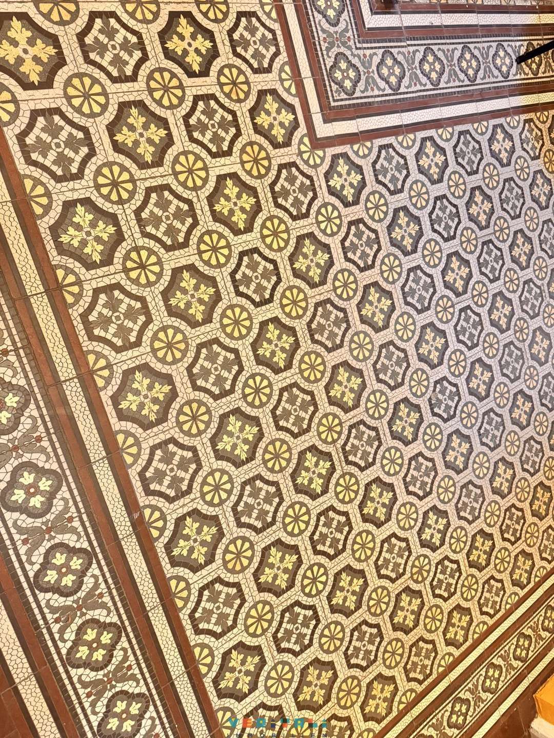 Gründerzeit-Altbau in Wiesbaden: 3 Zimmer, 2 Balkone, viel Potenzial, Wiesbaden – Bild 3