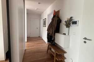 Lichtdurchflutete, neuwertige 4-Zimmer-Wohnung mit Balkon und EBK in Duisburg-Huckingen  – Mündelheimer Straße 25, 47259 Duisburg – Vorschaubild 3