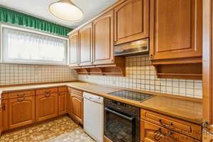 Wohnkomfort in Bestlage – 4-Zimmer-Eigentumswohnung mit zwei Balkonen und Carport – Die vollständige Adresse der Immobilie erhältst du vom Anbieter., 40219 Unterbilk, Düsseldorf – Vorschaubild 6