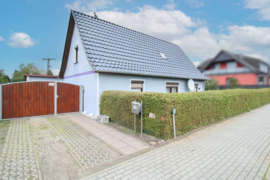 Immobilie in Süderholz - Renovierungsbedürftiges Einfamilienhaus mit Garten, Garage und 2 Freistellplätzen in Klein Rakow - Bild 1