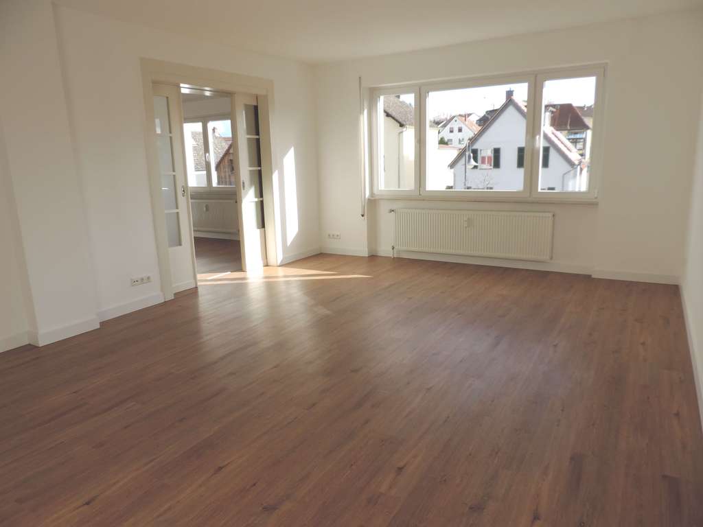 Immobilie in Schöneck - Attraktives Investmentpaket: Vollvermietetes Mehrfamilienhaus mit 4 Einheiten & 8 Garagen, Schöneck - Bild 2