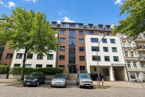 Ruhige Innenhoflage trifft Winterhuder Lebensqualität – 4 Zimmer mit Süd-Balkon – am Stadtpark