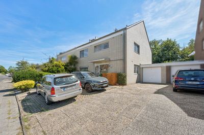Dreifamilienhaus in attraktiver Wohnlage Nievenheims
