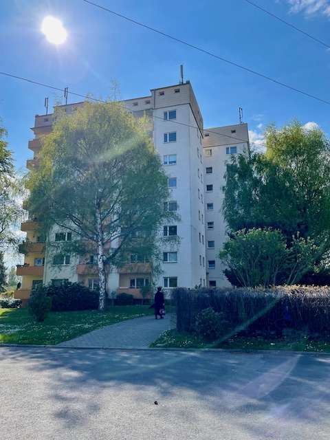 Provisionsfrei ! 4-Zimmer Wohnung mit Balkon zum Eigennutz in Bad Homburg, Hochtaunuskreis – Bild 2