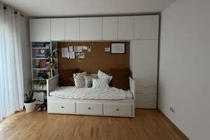 Charmante, helle 3-Zimmer-Wohnung mit Balkon und Einbauküche in München-Neuhausen – Die vollständige Adresse der Immobilie erhältst du vom Anbieter., 80634 Neuhausen, München – Vorschaubild 8