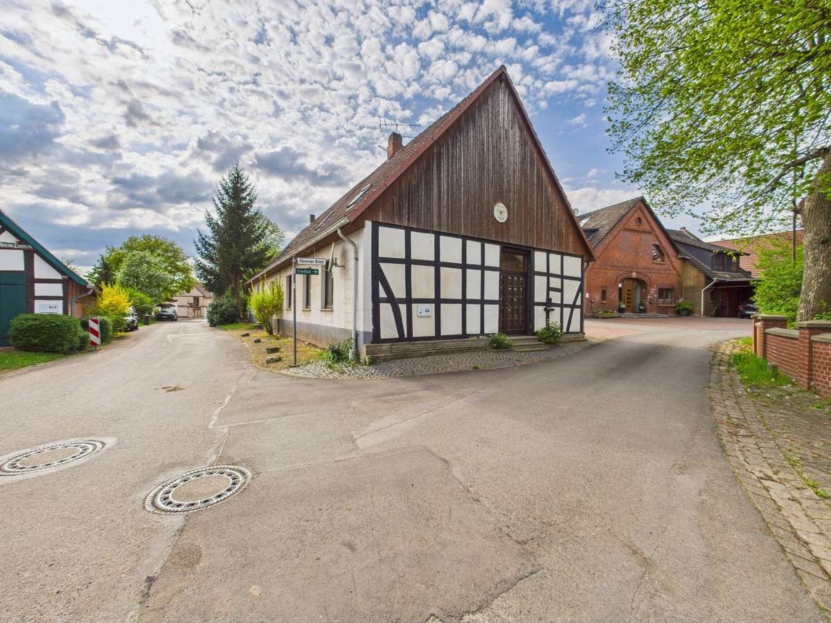 Charmantes Sanierungsobjekt mit Potenzial in ruhiger Lage nahe der Weser, Minden Lübbecke Kreis – Bild 2