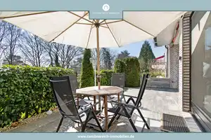 Energieeffiziente, sanierte Erdgeschosswohnung mit großer Westterrasse / Gemeinschaftsgarten – Hamburg – Vorschaubild 1