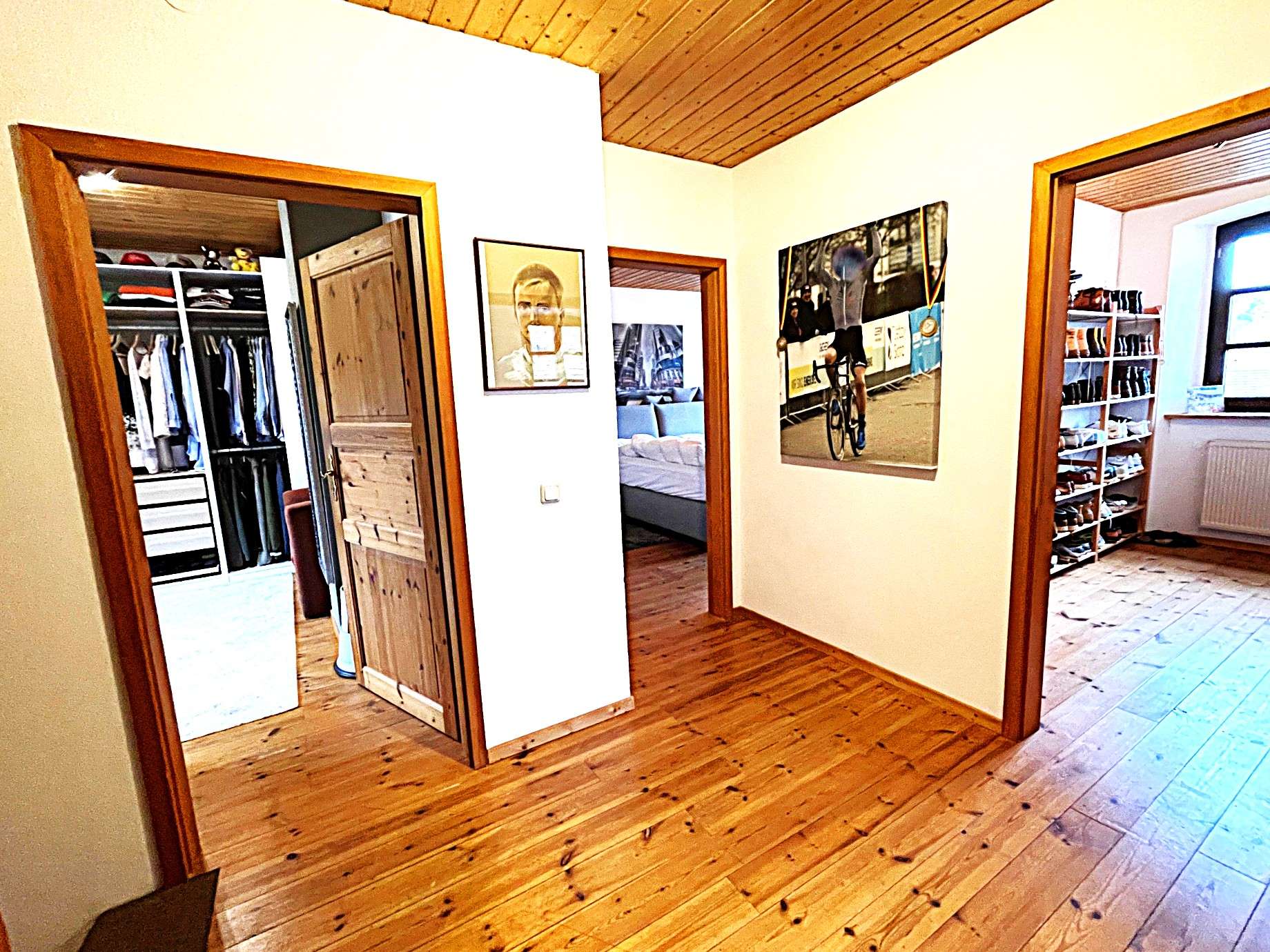 Immobilie in Üxheim - Wohnen Sie da, wo andere Urlaub machen
1 Haus und 1 Wohnung  mit Doppelgarage
stilvoll - gemütlich - Bild 9