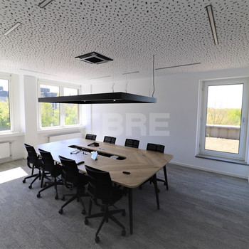 Helle Büroräumlichkeiten inklusive Kantinennutzung am Flughafen