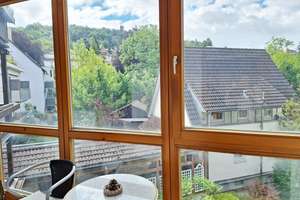 2-Zimmer-Wohnung mit Wintergarten
und 2 TG-Stellplätze