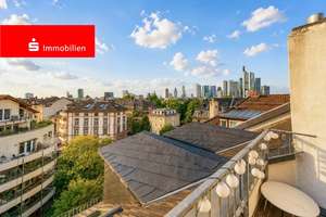 Frankfurt-Sachsenhausen: Charmante Dachgeschosswohnung im Altbau mit Dachterrasse 