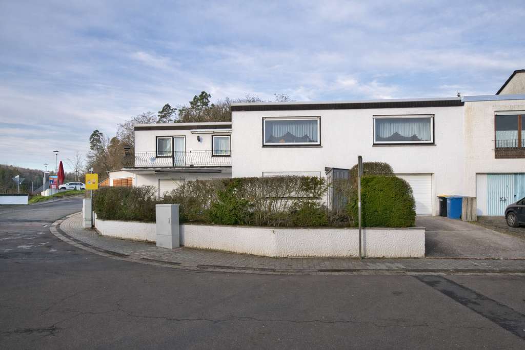 Immobilie in Bad Schwalbach - Wohnen wie im eigenen Haus – großzügige Erdgeschosswohnung mit Terrasse in Heimbach - Bild 0