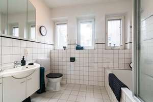 Ungewöhnlich vielseitig: Großzügiges Einfamilienhaus mit Charme, Optionen und Perspektive – Die vollständige Adresse der Immobilie erhältst du vom Anbieter., 42651 Solingen-Mitte, Solingen – Vorschaubild 11