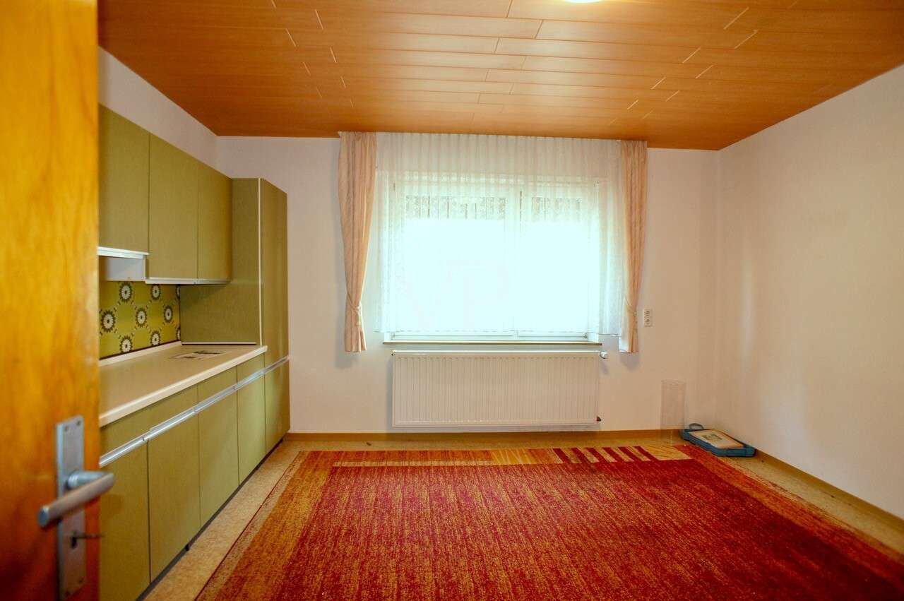 Immobilie in Contwig - Großzügiges Wohnhaus mit Garten und zwei Garagen in verkehrsgünstiger Lage in Contwig - Bild 2