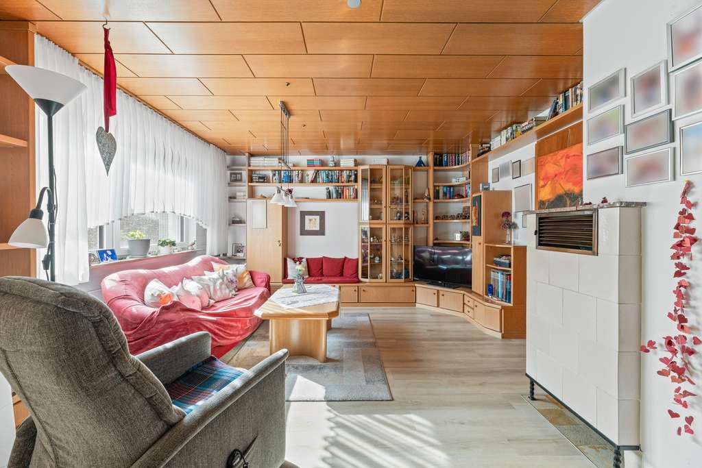 Immobilie in Unterensingen - Gepflegtes Reihenmittelhaus mit Einzelgarage in ruhiger Lage von Unterensingen - Bild 1