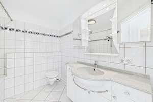 Maisonette in ruhiger Seitenstraße - 3-Zimmer, Pkw-Stellplatz, Terrasse & Balkon in Unterrath – Die vollständige Adresse der Immobilie erhältst du vom Anbieter., 40468 Unterrath, Düsseldorf – Vorschaubild 15