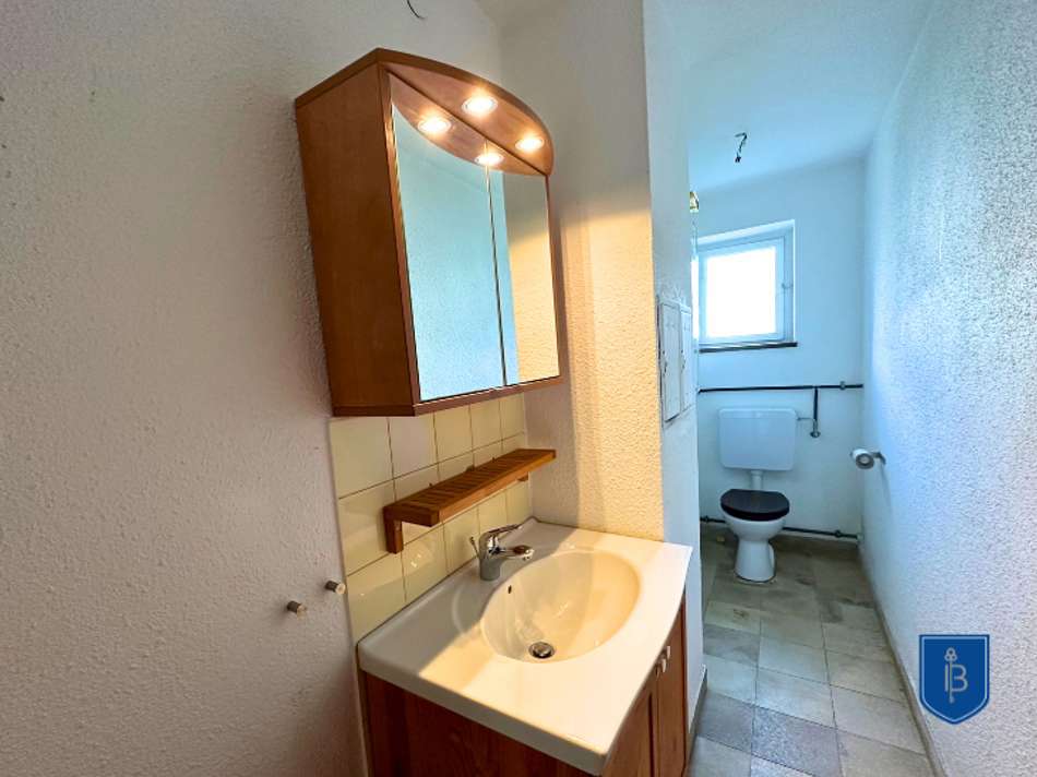 separates WC