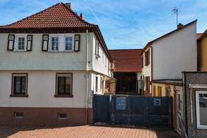 Begehrte Altstadtlage - 2 Wohneinheiten + Ladenfläche & Scheunenanteil mit Entwicklungspotenzial – Die vollständige Adresse der Immobilie erhältst du vom Anbieter., 63128 Dietzenbach – Vorschaubild 3