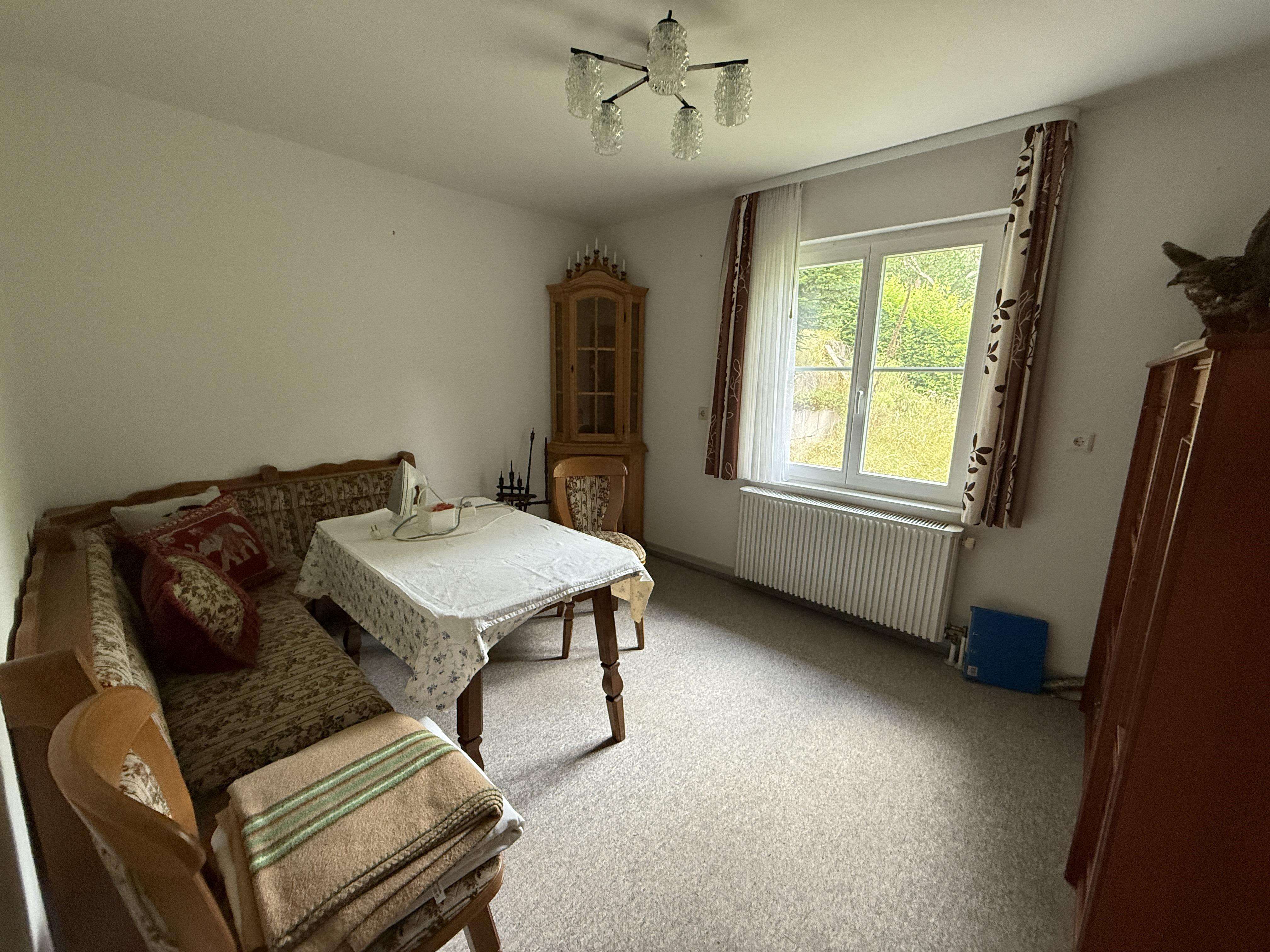 Immobilie in Schiltach - Charmantes Einfamilienhaus mit Potenzial in  naturnaher, idyllischer Hanglage von Schiltach - Bild 3