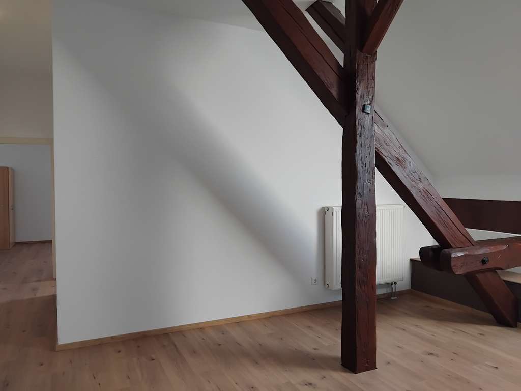 Immobilie in Laupheim - STADTZENTRUM LAUPHEIM! Gemütliche 3 Zimmer - DG- Wohnung mit EBK und Stellplatz, zu verkaufen! - Bild 2