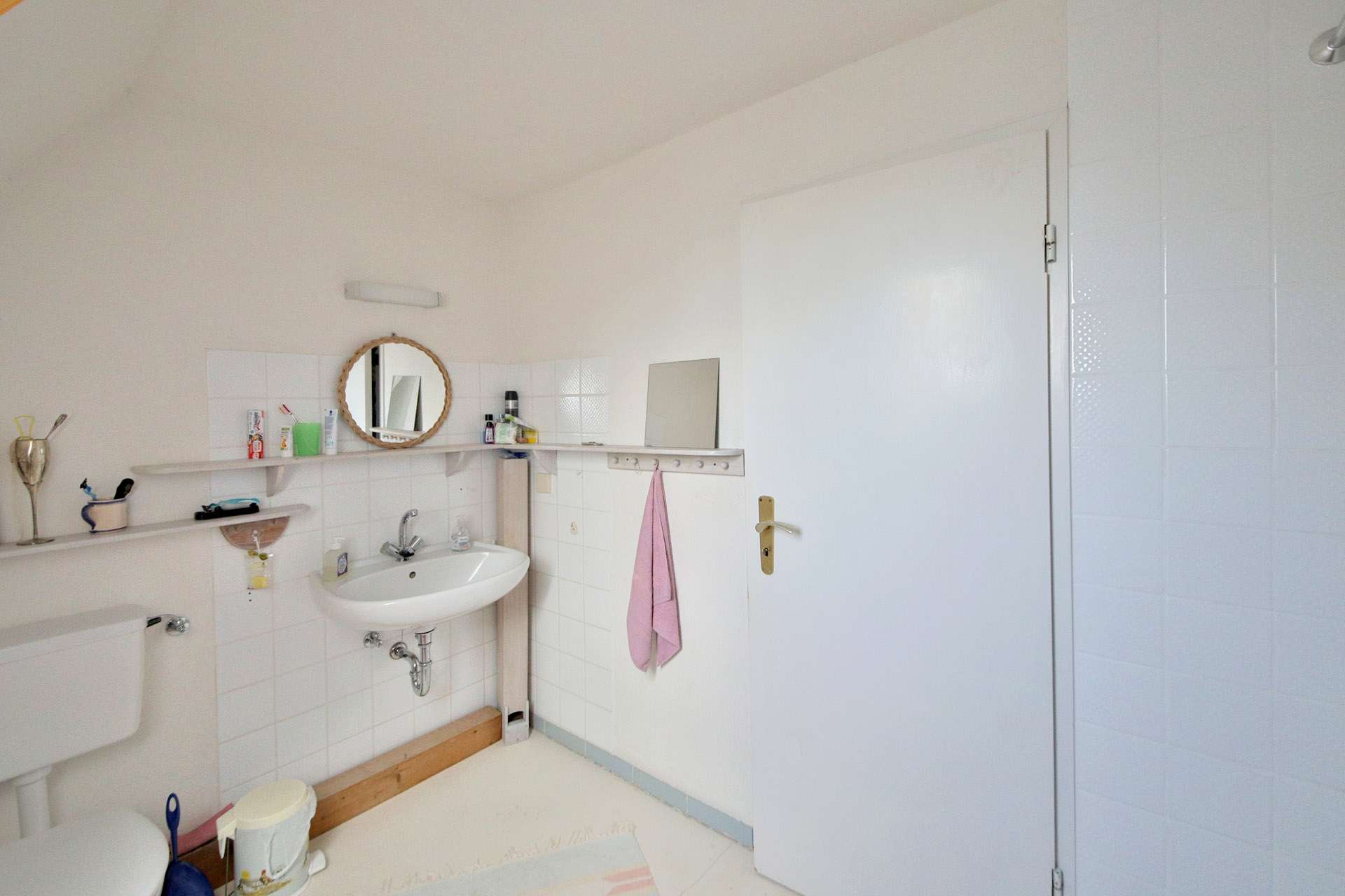 Immobilie in Straubenhardt - Charmantes Fachwerkhaus mit Ausbaupotenzial - Platz für Familie, Ideen und Handwerksfreude - Bild 2