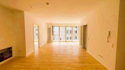 !!! Frisch renovierte 3ZW mit Balkon im Zentrum !!!