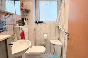 Stadtwohnung !
Sehr gepflegte 3-Zimmer-Wohnung mit Balkon in Stuttgart- West – Die vollständige Adresse der Immobilie erhältst du vom Anbieter., 70176 Rosenberg, Stuttgart – Vorschaubild 7
