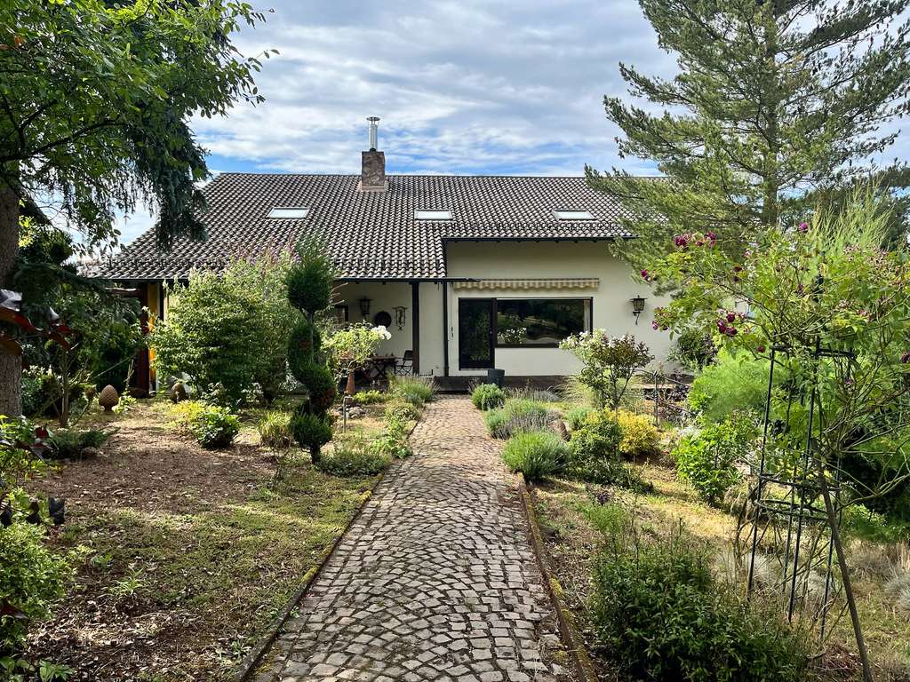 Immobilie in Münchweiler an der Alsenz - Einzigartiges Reitanwesen in der Pfalz – 5,8 Hektar, Stall, Reithalle, Wald - Bild 0