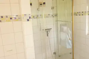 Mehrfamilienhaus mit drei Wohneinheiten, Garagen, Garten Streuobstwiese und Mega-Fernblick! – Trier-Saarburg (Kreis) – Vorschaubild 21