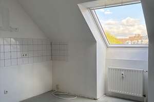 Zwei-Zimmer-Wohnung im Dachgeschoss mit Balkon – Wezelostr. 36, 50765 Volkhoven/Weiler, Köln – Vorschaubild 4