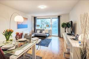 Möbliert: Helle 2-Zimmer Wohnung mit zwei Balkonen