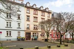 Charmante Altbau-Wohnung mit 2 Zimmern und Keller in zentraler Lage