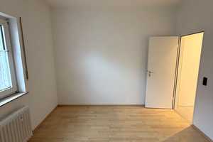 Teilweise renoviert! 2-Zimmerwohnung in Wuppertal-Oberbarmen mit Balkon – Gennebrecker Straße 140b, 42279 Wuppertal – Vorschaubild 5
