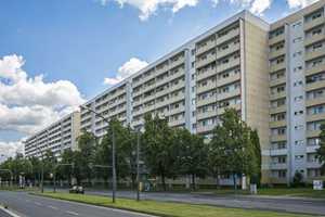 Familienfreundliche 4-Zimmer-Wohnung (WBS) – Budapester Str. 57, 1069 Dresden – Vorschaubild 1