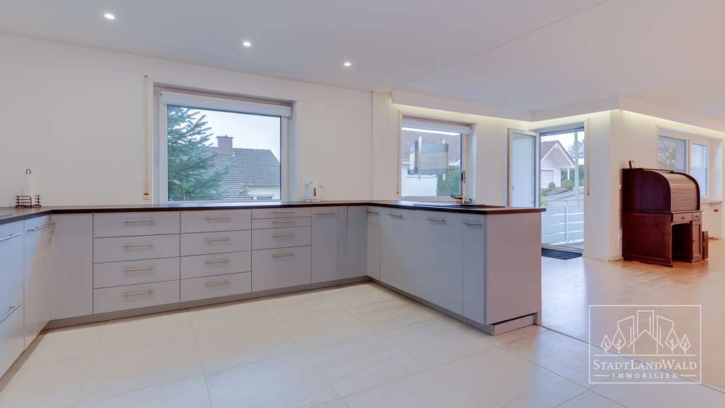 Immobilie in Höheischweiler - Einziehen und wohlfühlen – Gepflegtes Einfamilienwohnhaus mit Sonnenterrasse und Blick ins Grüne - Bild 3