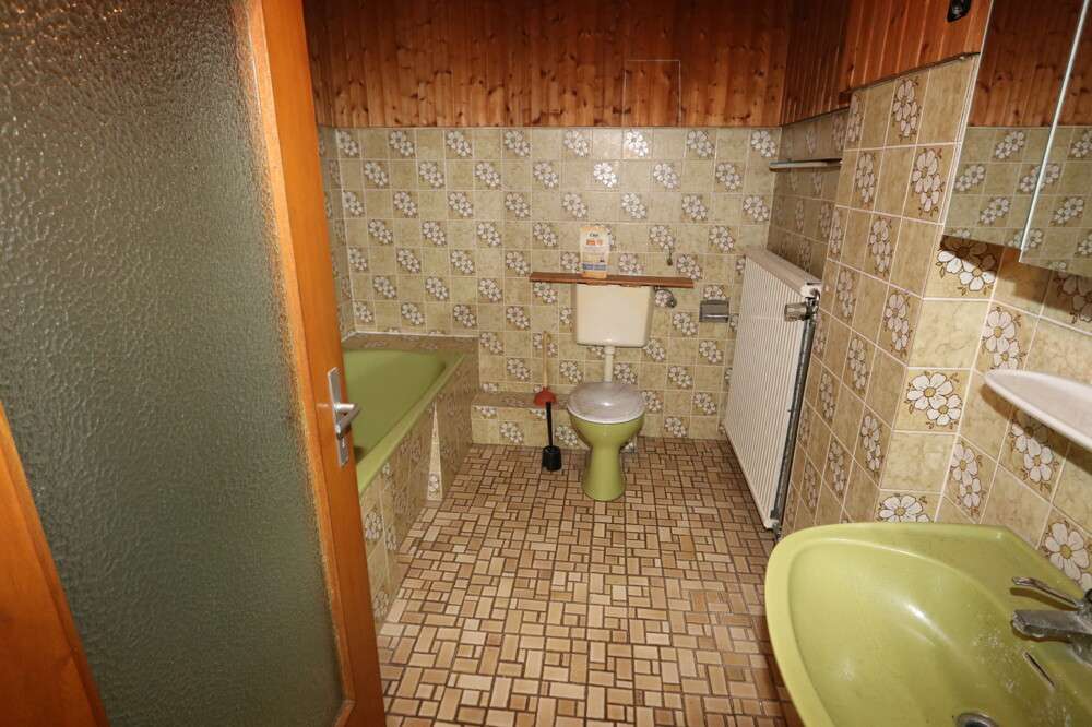 Immobilie in Jüchen - + Jüchen + EFH + sanierungsbedürftig + Bj. 1951 + ca. 857 m² Grundstück. + ca. 125 m² Wohnfläche + - Bild 2